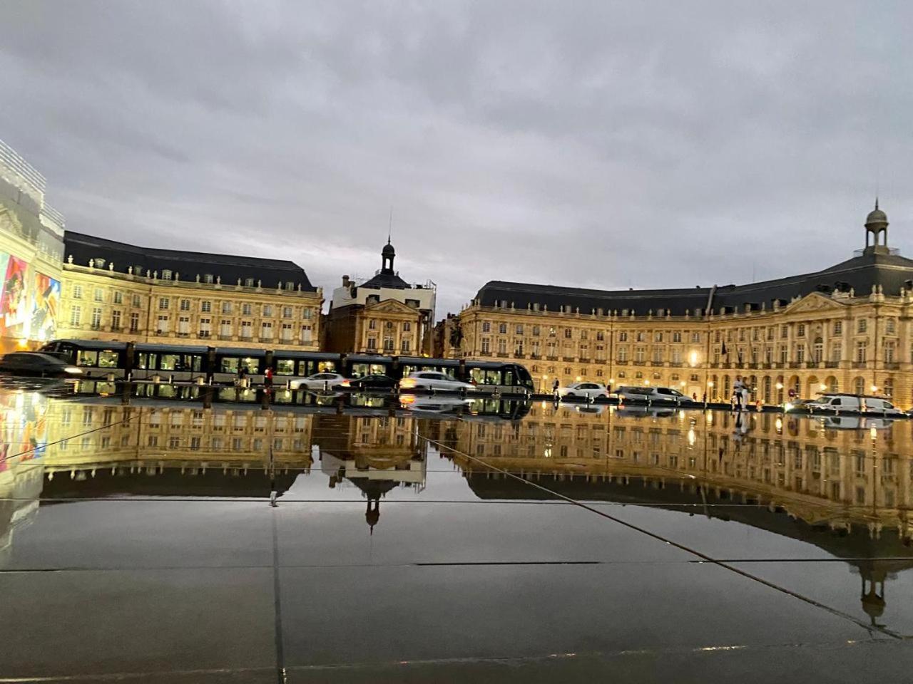 Bel Appartement Renove - Place Du Palais Avec Parking Bordeaux Kültér fotó